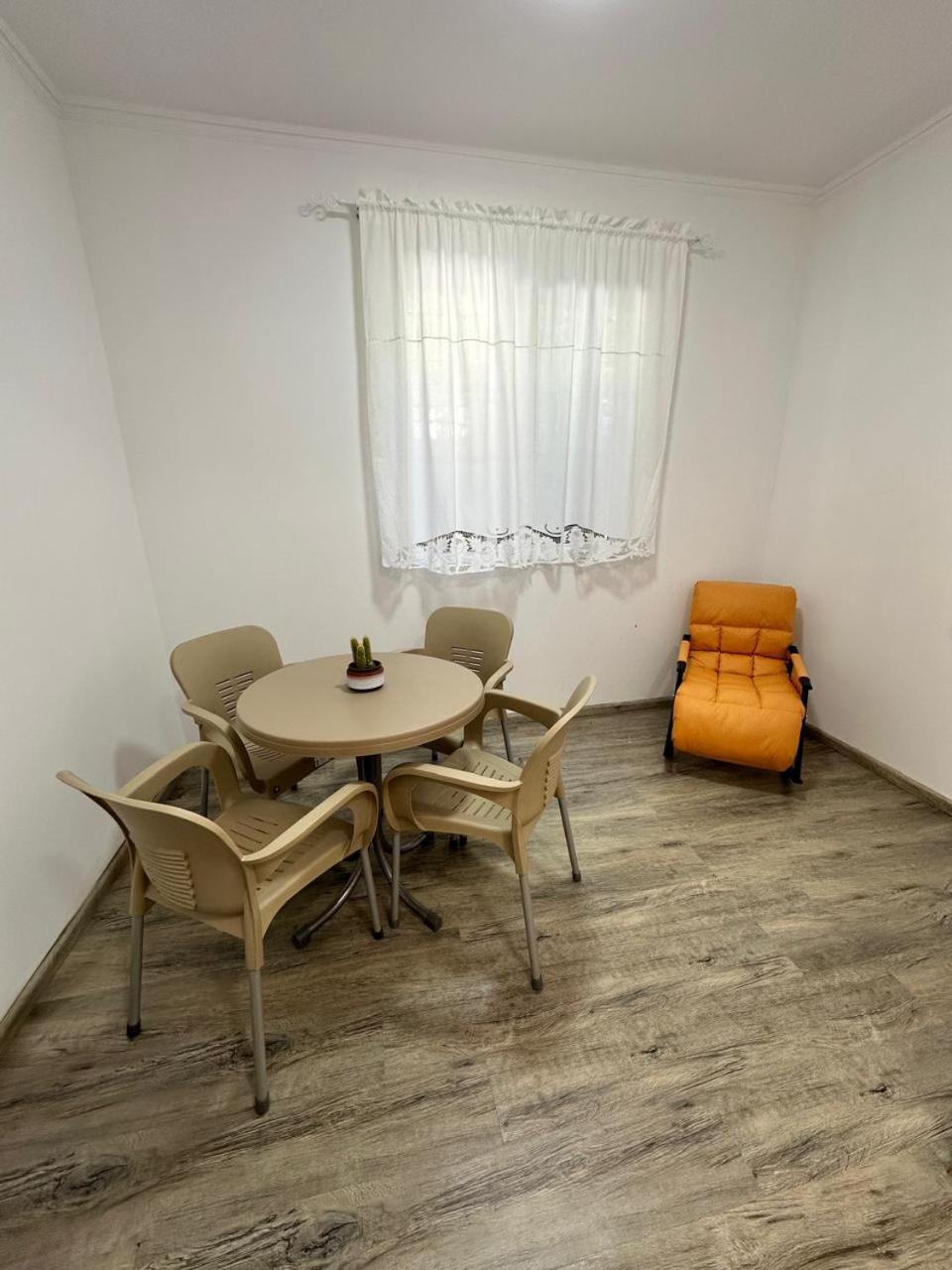 Hostel Leon Berat Extérieur photo